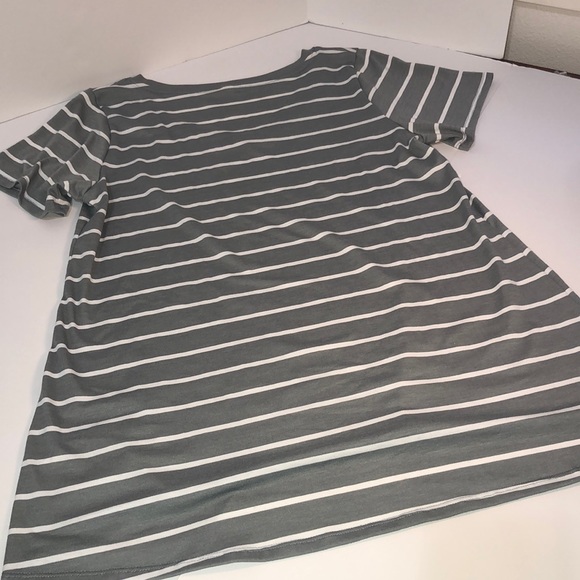 SOLD LulaRoe Classic T Simply Comfortable V- Neck - Picture 4 of 4